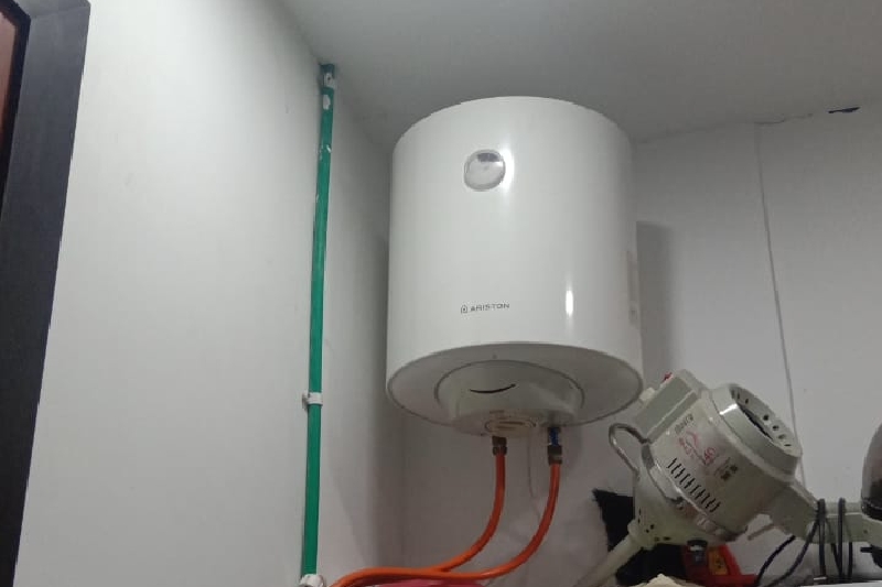 Water_heater_Ariston_kembangan_800x533[1]